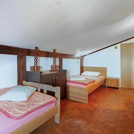 2 Bedroom Gorgeous In Apartamento Šmarje